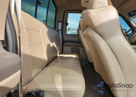 2001 Ford F250 Super Duty z USA, uszkodzony, nr VIN 1FTNX21FX1ED21404